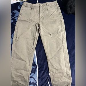 AMERICAN EAGLE LOOSE FITTED JEANS